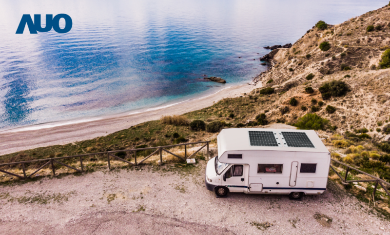 「可撓輕量化太陽光電板SunCurva」使用輕量特殊耐候型複合板取代傳統太陽能板的玻璃前板，不僅降低70%重量，每米平方僅3Kg；具有抗衝擊性能及通過電磁相容性測試，可應用於交通運輸工具，如露營車、遊艇等